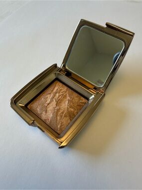 Hourglass Mini Ambient Lighting Bronzer – Luminous Bronze Light